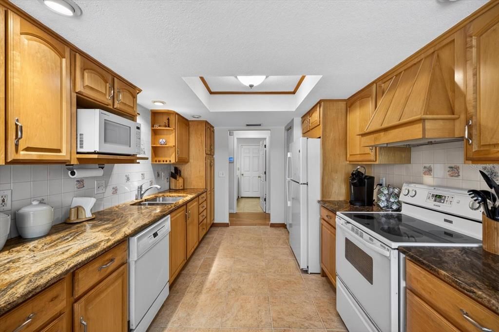 待售: $585,000 (3 贝兹, 2 浴室, 2028 平方英尺)