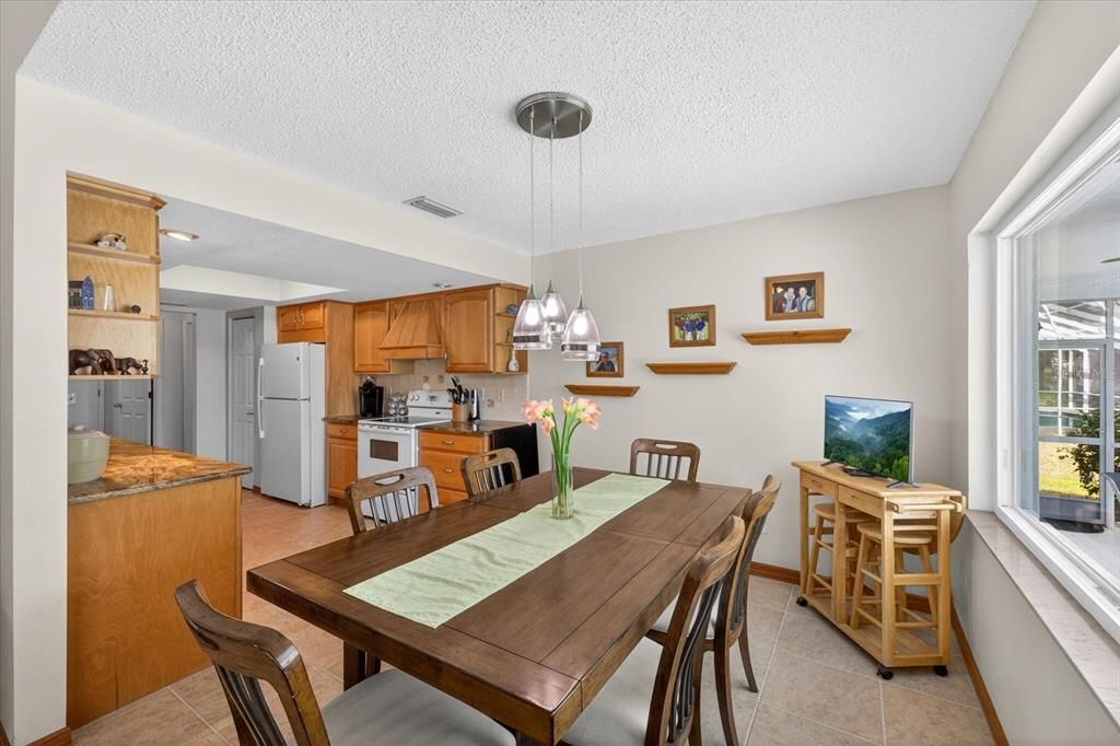 待售: $585,000 (3 贝兹, 2 浴室, 2028 平方英尺)