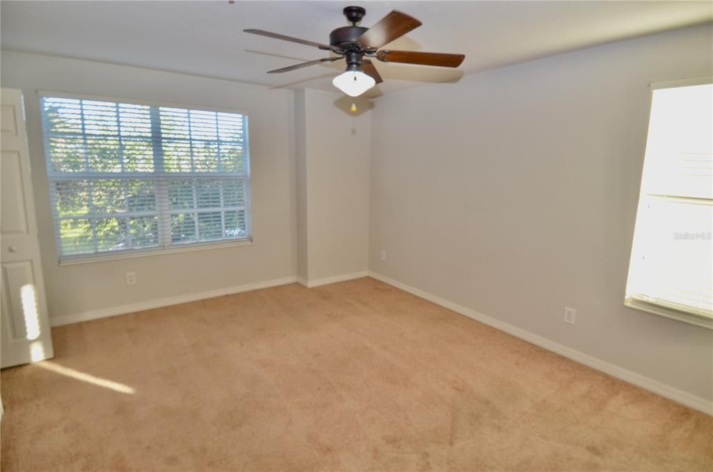 待售: $240,000 (2 贝兹, 2 浴室, 1252 平方英尺)