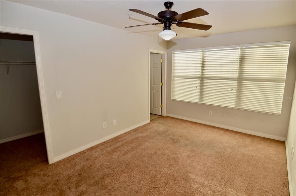 待售: $240,000 (2 贝兹, 2 浴室, 1252 平方英尺)