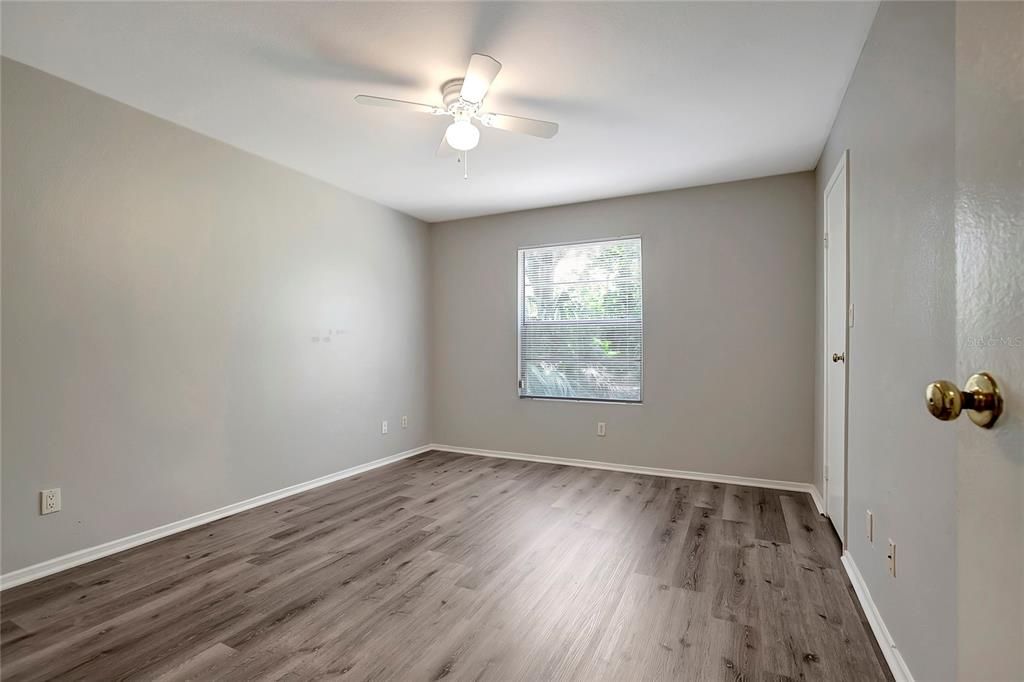 待售: $139,900 (2 贝兹, 2 浴室, 890 平方英尺)