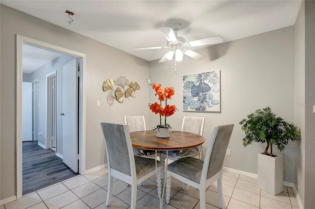 待售: $139,900 (2 贝兹, 2 浴室, 890 平方英尺)