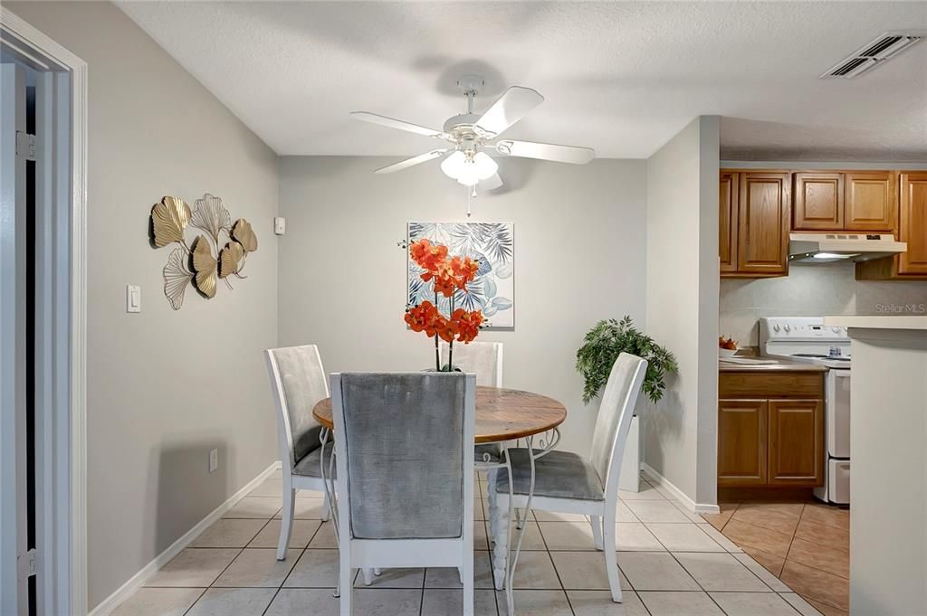 待售: $139,900 (2 贝兹, 2 浴室, 890 平方英尺)