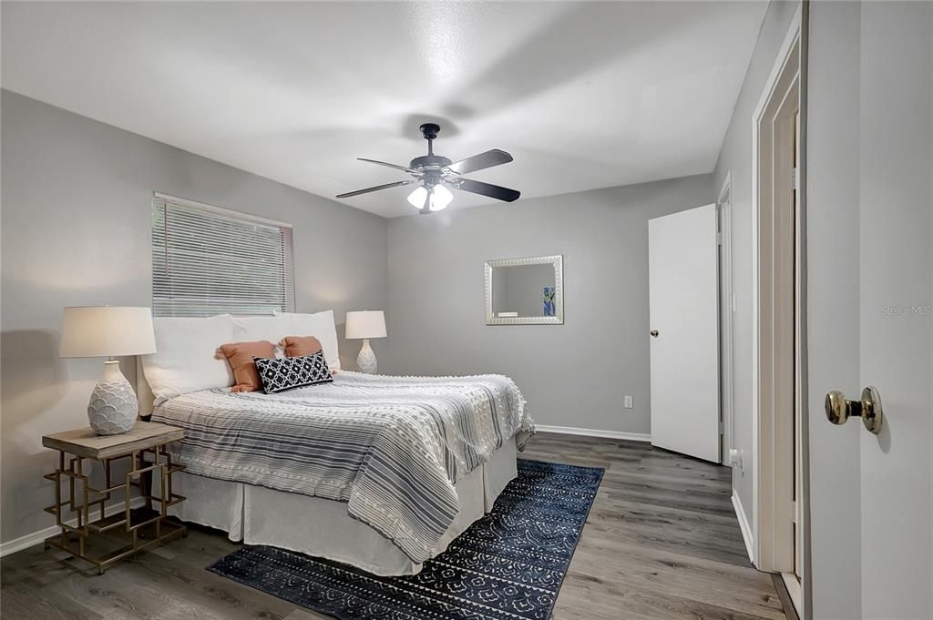 待售: $139,900 (2 贝兹, 2 浴室, 890 平方英尺)