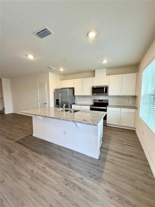 For Rent: $1,995 (3 beds, 2 baths, 1640 Square Feet)