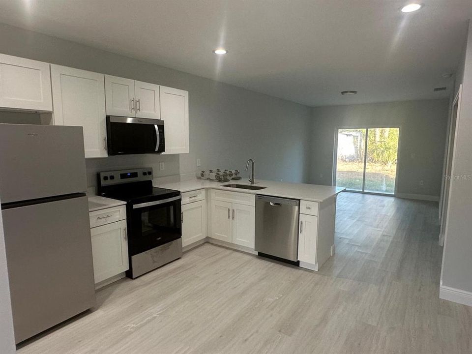 En Venta: $410,000 (6 camas, 0 baños, 2324 Pies cuadrados)