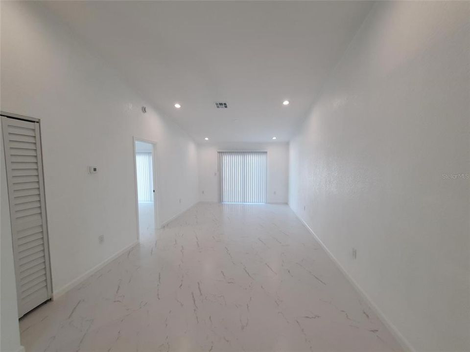 For Rent: $1,950 (2 beds, 2 baths, 1000 Square Feet)