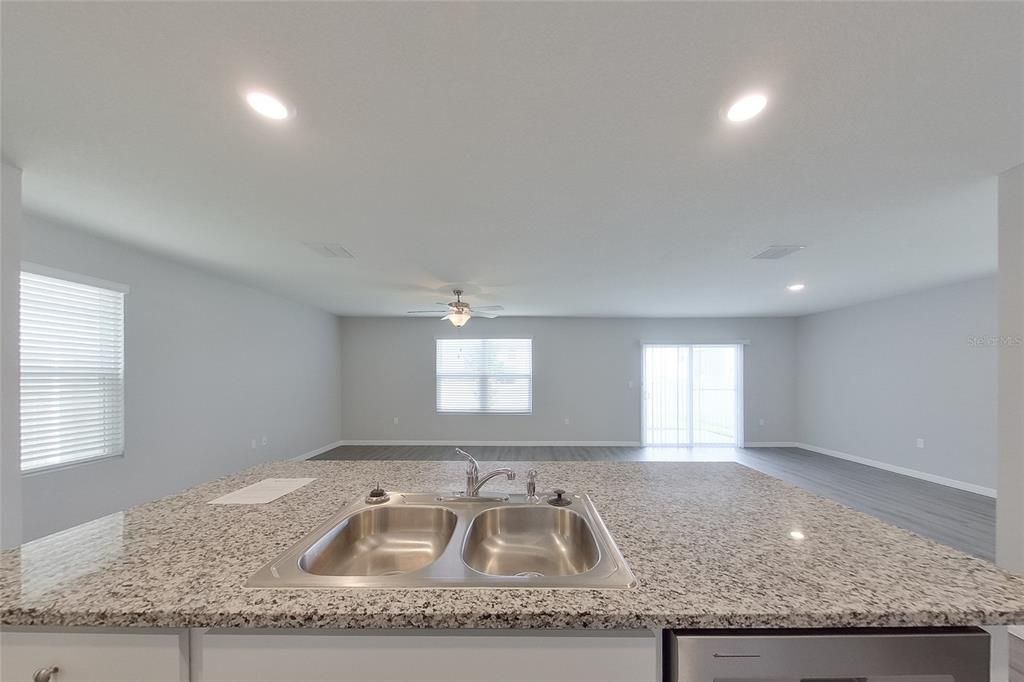 出租: $2,295 (4 贝兹, 2 浴室, 2176 平方英尺)