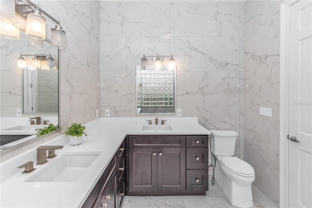 待售: $1,350,000 (5 贝兹, 4 浴室, 5418 平方英尺)