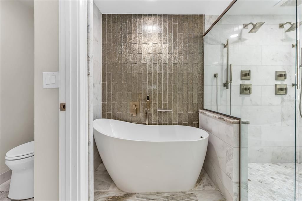 待售: $1,350,000 (5 贝兹, 4 浴室, 5418 平方英尺)