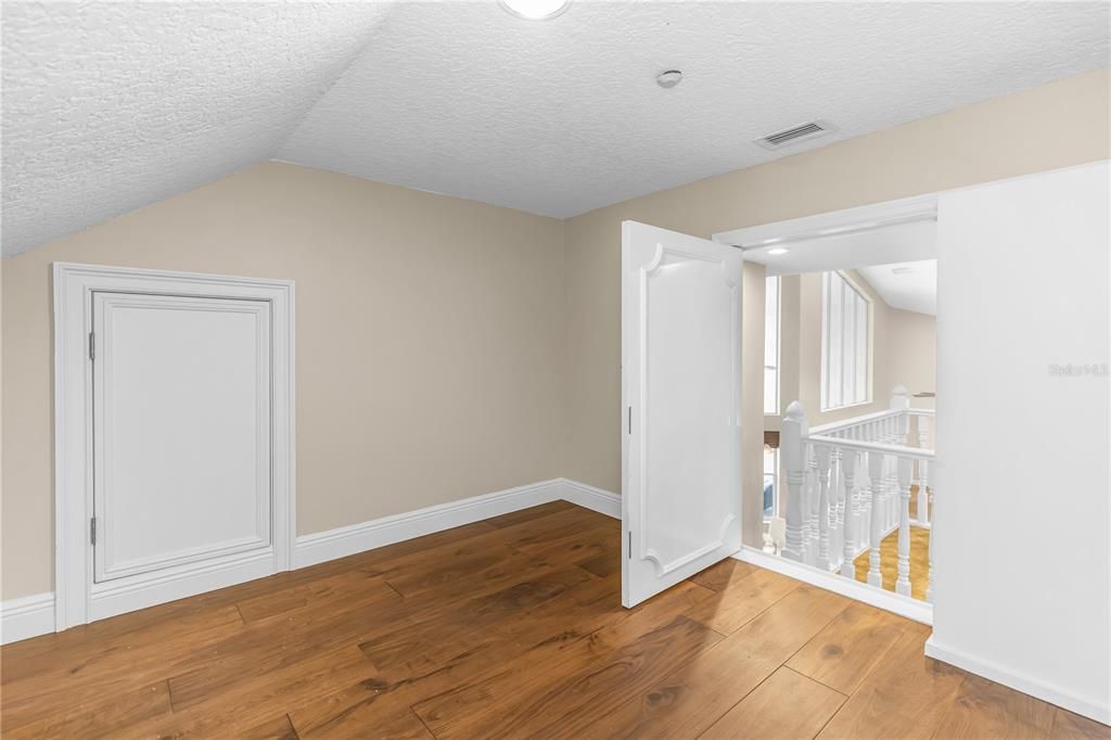 待售: $1,350,000 (5 贝兹, 4 浴室, 5418 平方英尺)