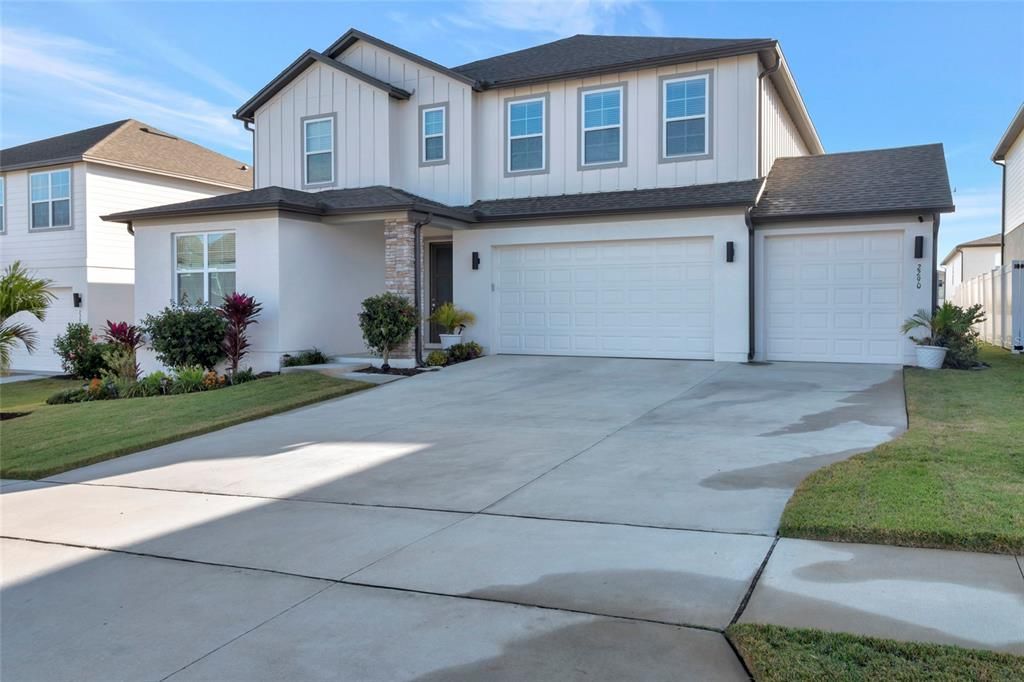 For Sale: $750,000 (5 beds, 4 baths, 3911 Square Feet)