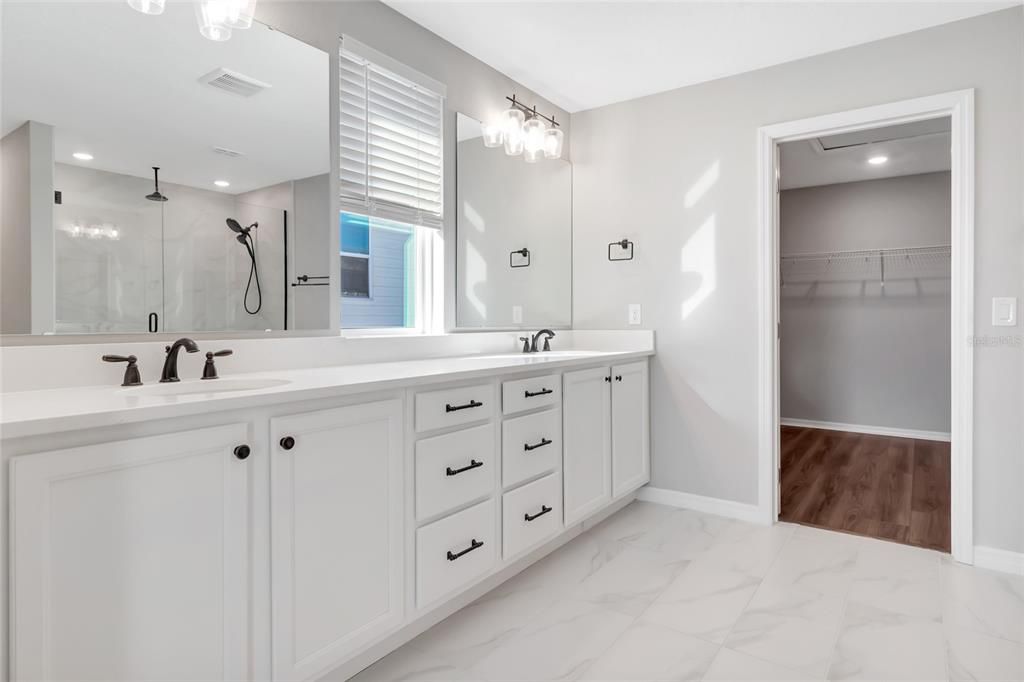 For Sale: $750,000 (5 beds, 4 baths, 3911 Square Feet)