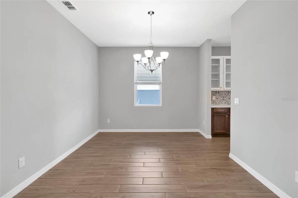For Sale: $750,000 (5 beds, 4 baths, 3911 Square Feet)