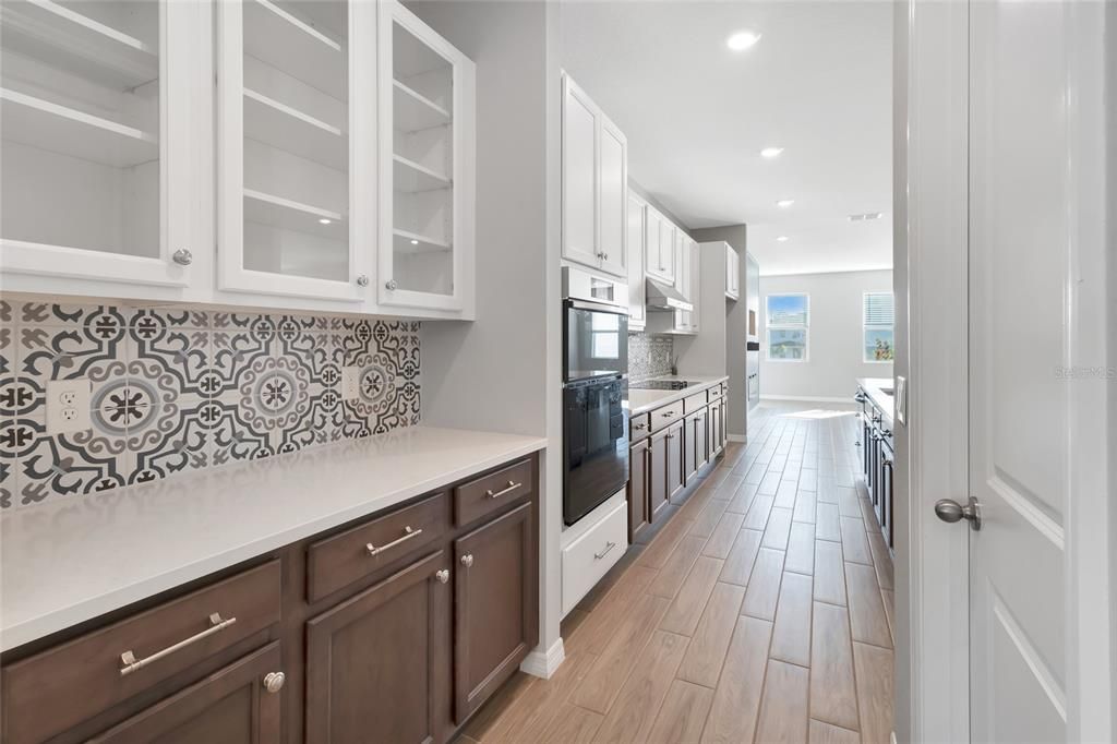 For Sale: $750,000 (5 beds, 4 baths, 3911 Square Feet)