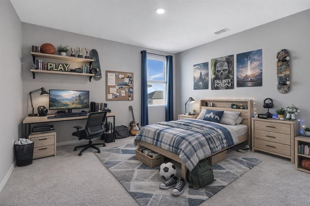 For Sale: $750,000 (5 beds, 4 baths, 3911 Square Feet)
