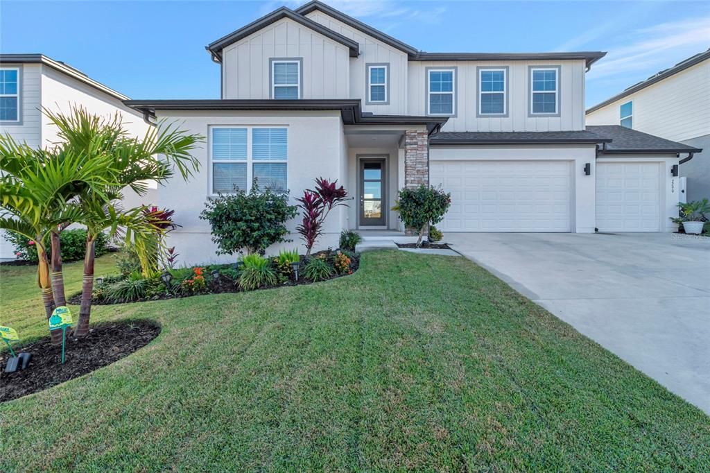 For Sale: $750,000 (5 beds, 4 baths, 3911 Square Feet)
