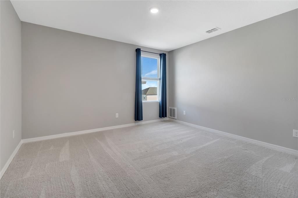 For Sale: $750,000 (5 beds, 4 baths, 3911 Square Feet)