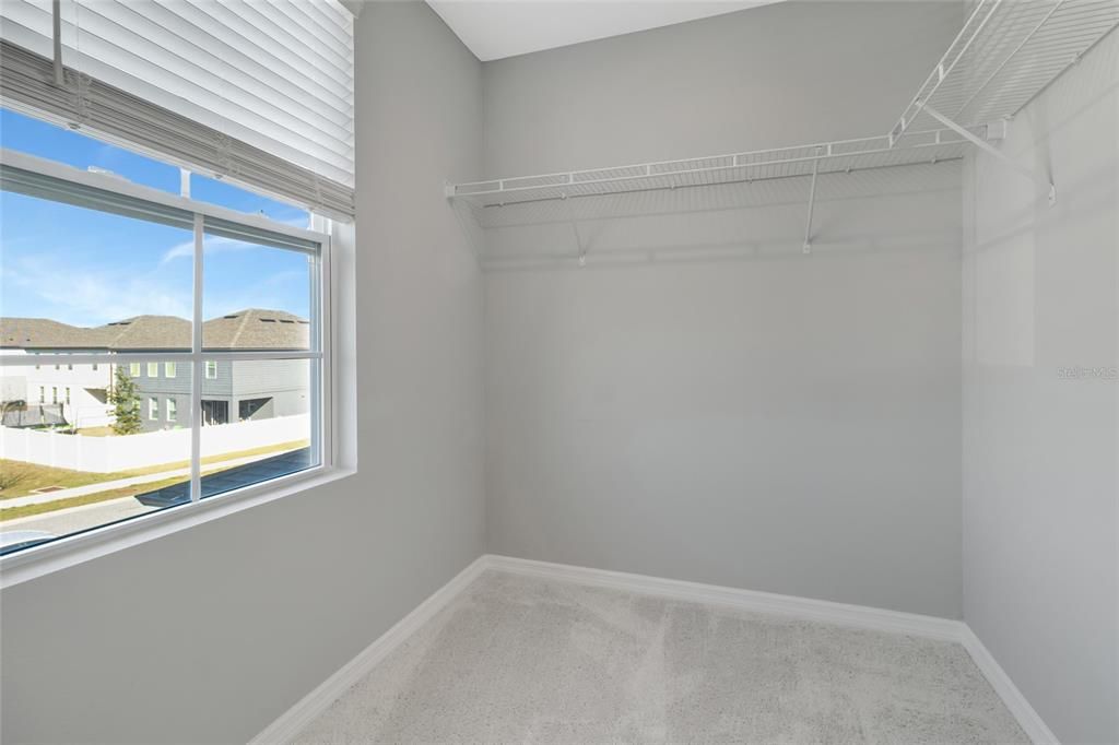 For Sale: $750,000 (5 beds, 4 baths, 3911 Square Feet)
