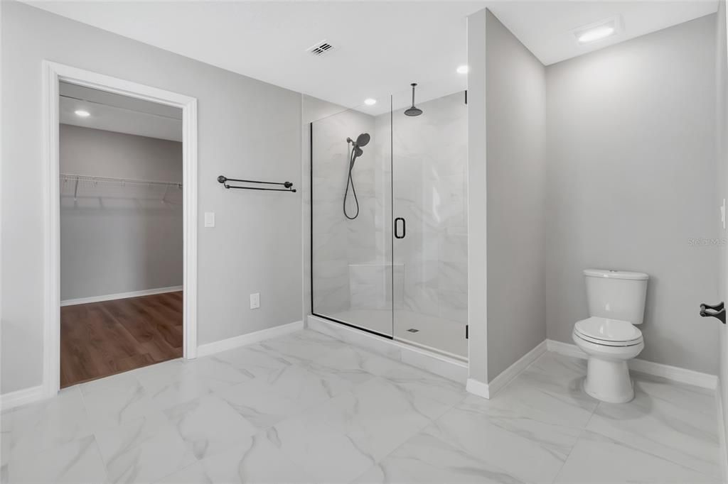 For Sale: $750,000 (5 beds, 4 baths, 3911 Square Feet)