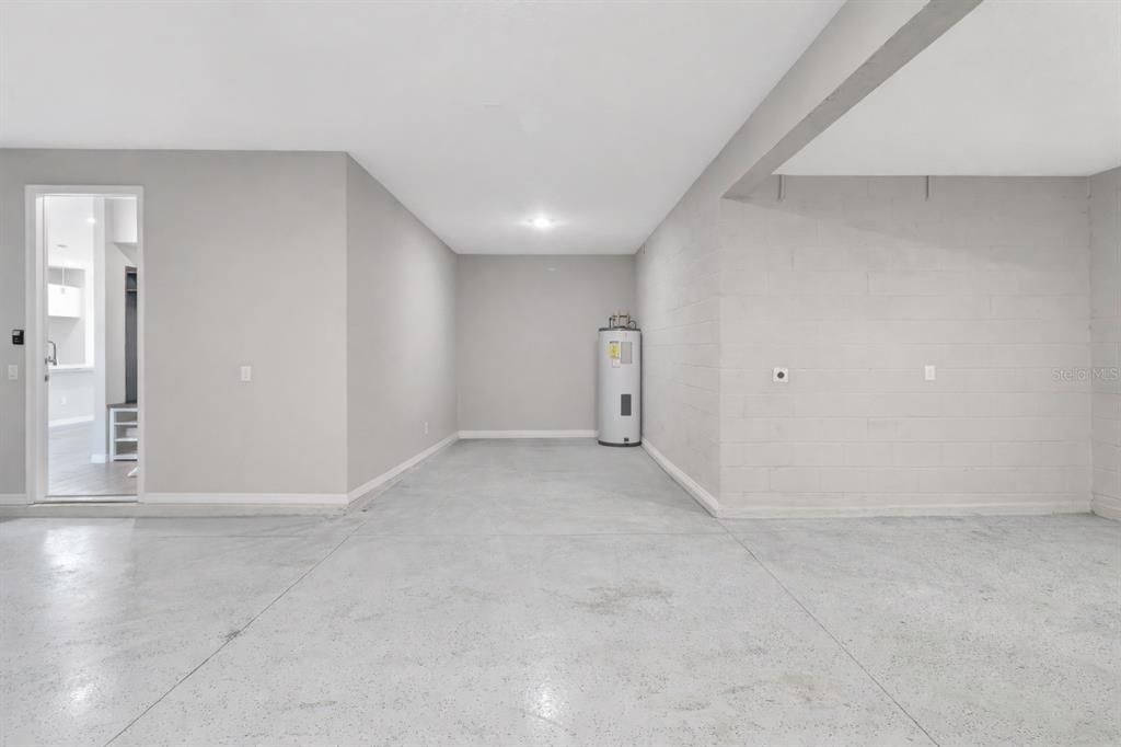 For Sale: $750,000 (5 beds, 4 baths, 3911 Square Feet)