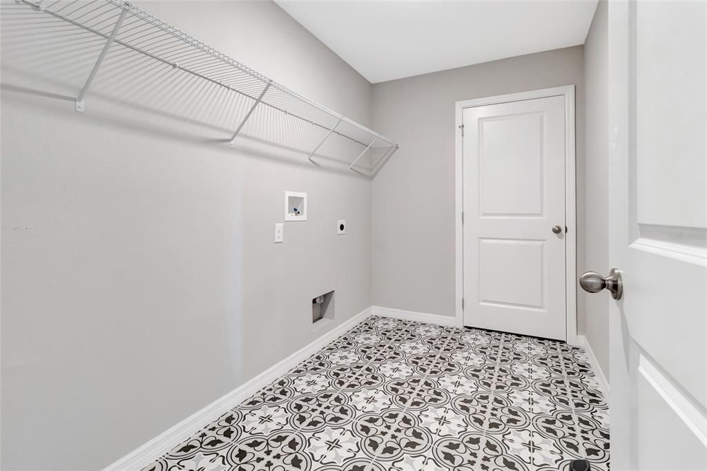 For Sale: $750,000 (5 beds, 4 baths, 3911 Square Feet)