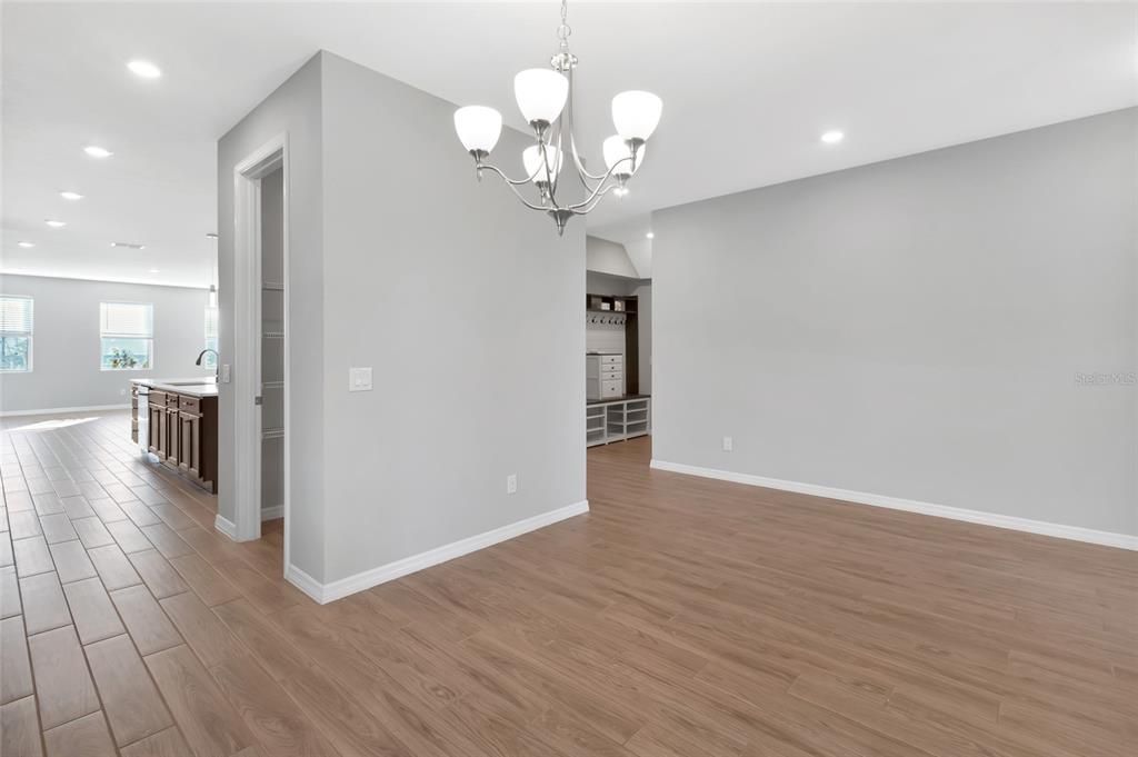 For Sale: $750,000 (5 beds, 4 baths, 3911 Square Feet)