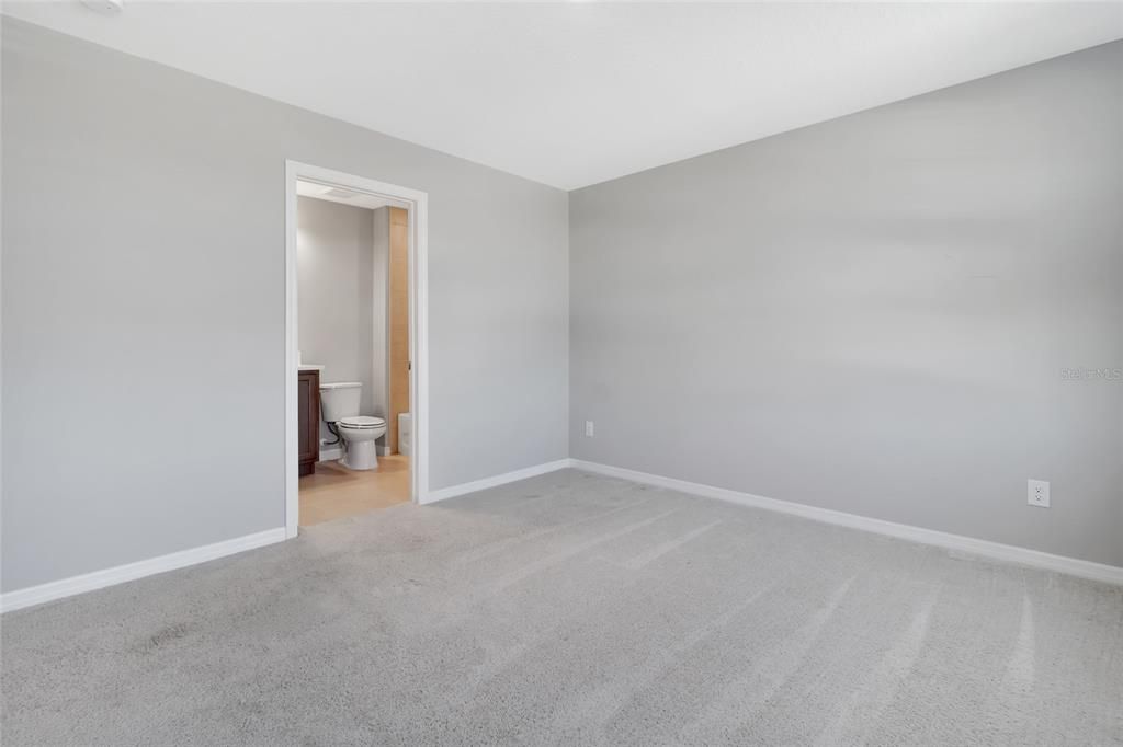 For Sale: $750,000 (5 beds, 4 baths, 3911 Square Feet)