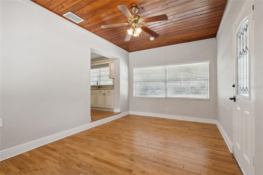 En Renta: $2,400 (3 camas, 1 baños, 1169 Pies cuadrados)