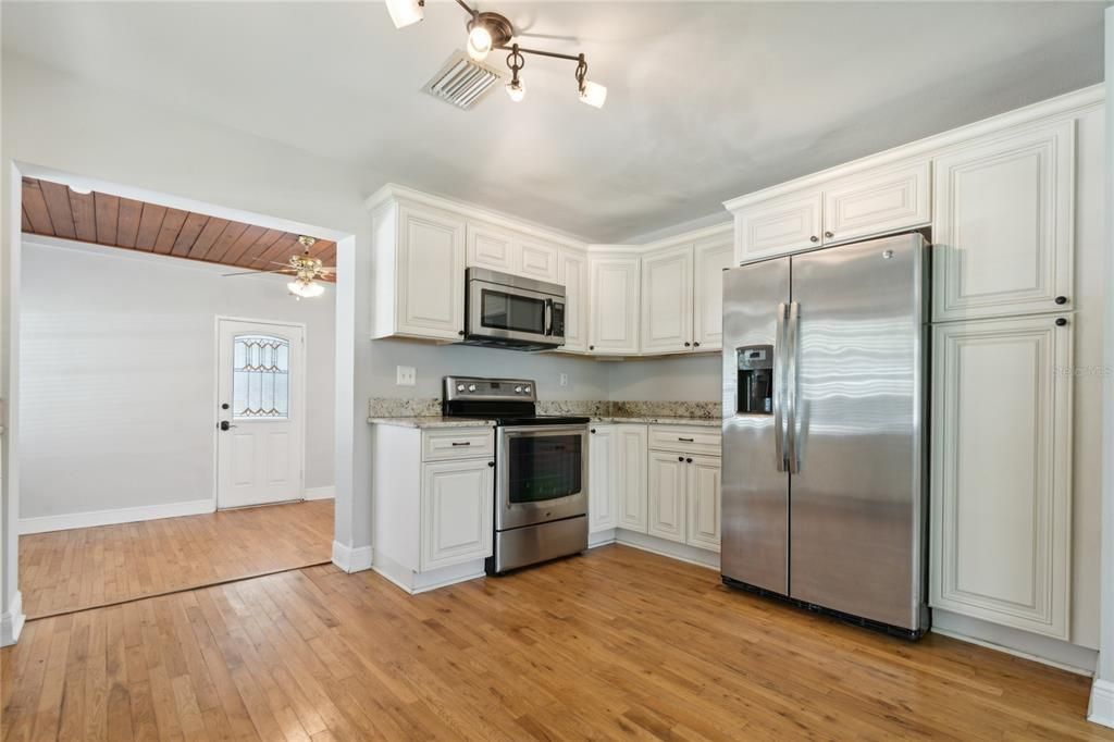 En Renta: $2,400 (3 camas, 1 baños, 1169 Pies cuadrados)