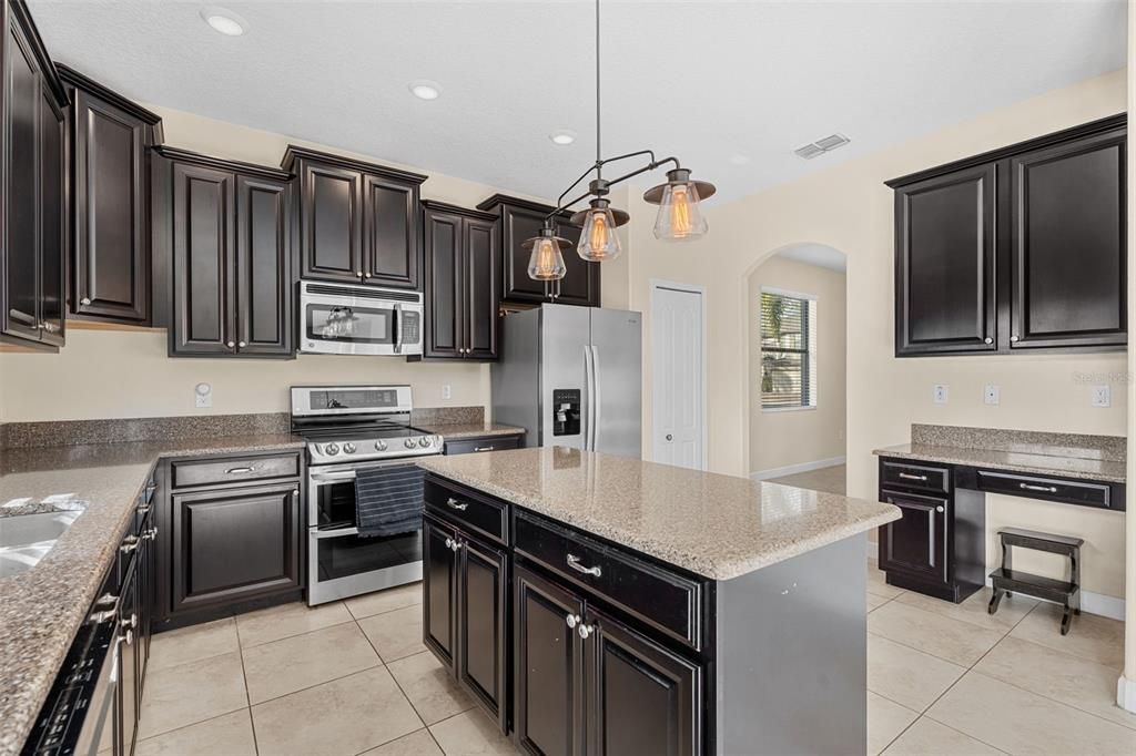 En Venta: $759,000 (5 camas, 3 baños, 3828 Pies cuadrados)