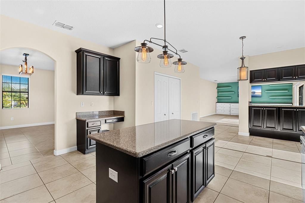 En Venta: $759,000 (5 camas, 3 baños, 3828 Pies cuadrados)