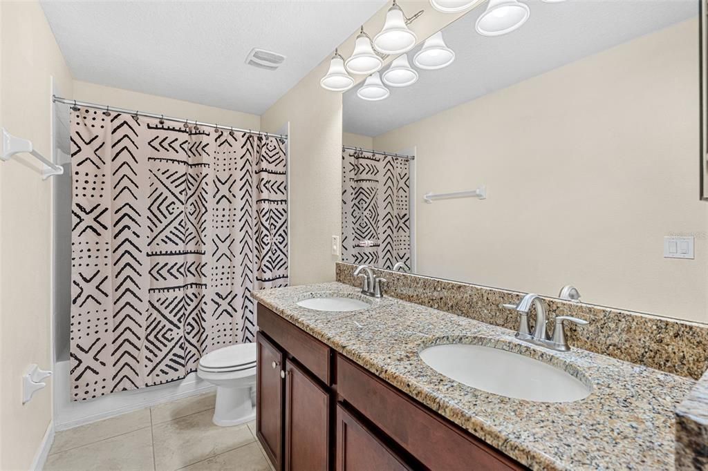 En Venta: $759,000 (5 camas, 3 baños, 3828 Pies cuadrados)