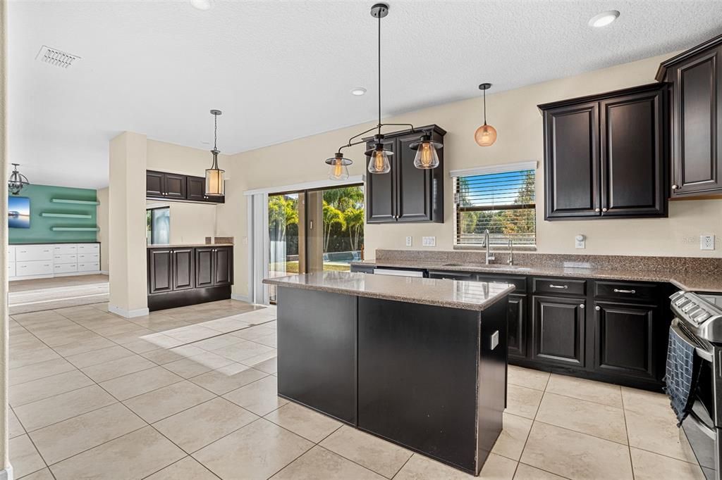 En Venta: $759,000 (5 camas, 3 baños, 3828 Pies cuadrados)