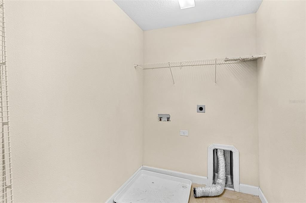 En Venta: $759,000 (5 camas, 3 baños, 3828 Pies cuadrados)