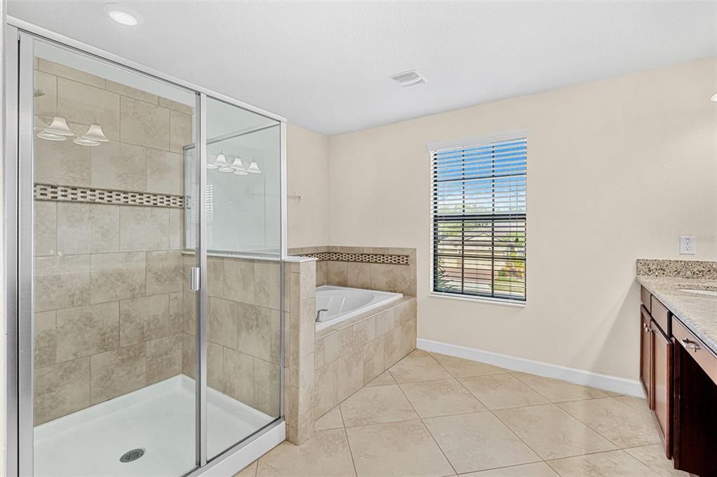 En Venta: $759,000 (5 camas, 3 baños, 3828 Pies cuadrados)