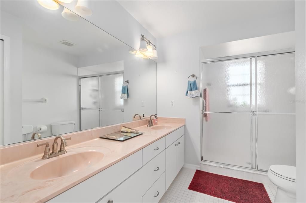 待售: $219,000 (2 贝兹, 2 浴室, 1438 平方英尺)