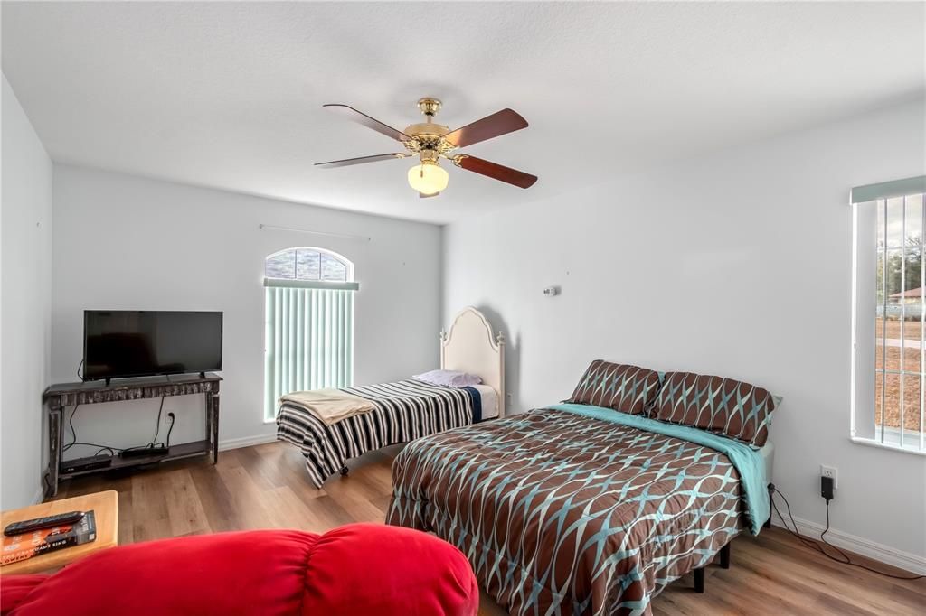 待售: $219,000 (2 贝兹, 2 浴室, 1438 平方英尺)