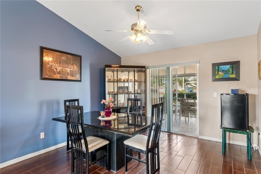 待售: $219,000 (2 贝兹, 2 浴室, 1438 平方英尺)