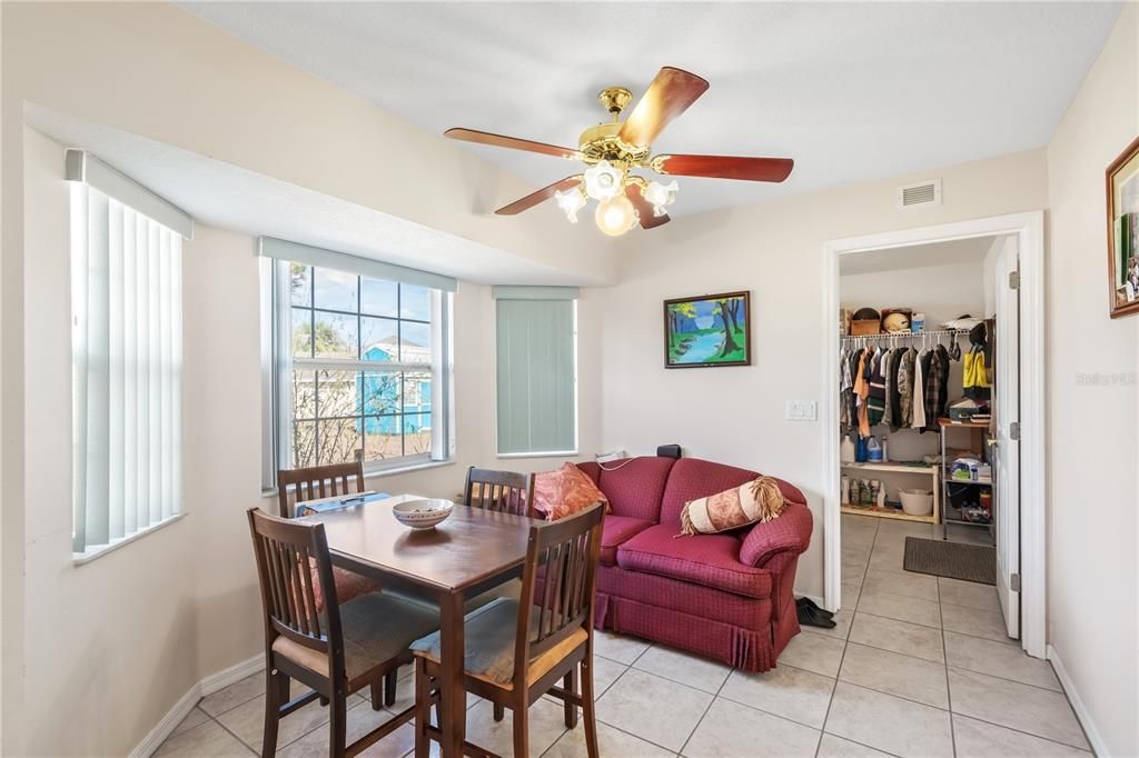 待售: $219,000 (2 贝兹, 2 浴室, 1438 平方英尺)