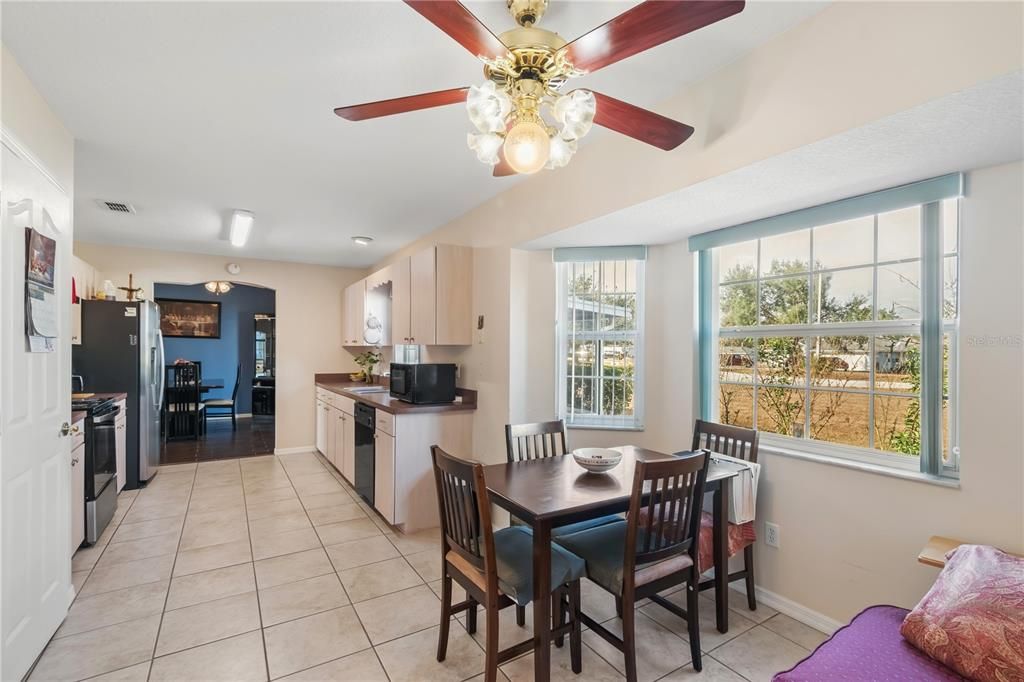 待售: $219,000 (2 贝兹, 2 浴室, 1438 平方英尺)