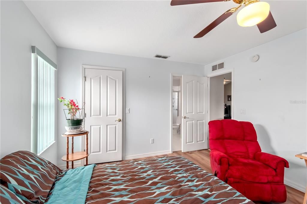 待售: $219,000 (2 贝兹, 2 浴室, 1438 平方英尺)