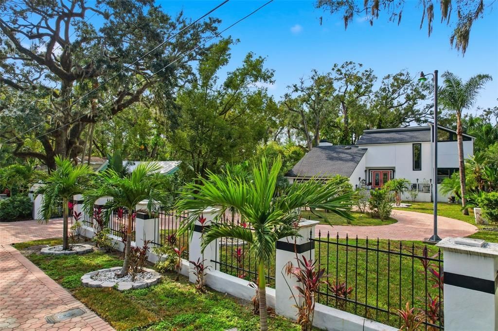 En Venta: $1,799,999 (3 camas, 3 baños, 3998 Pies cuadrados)