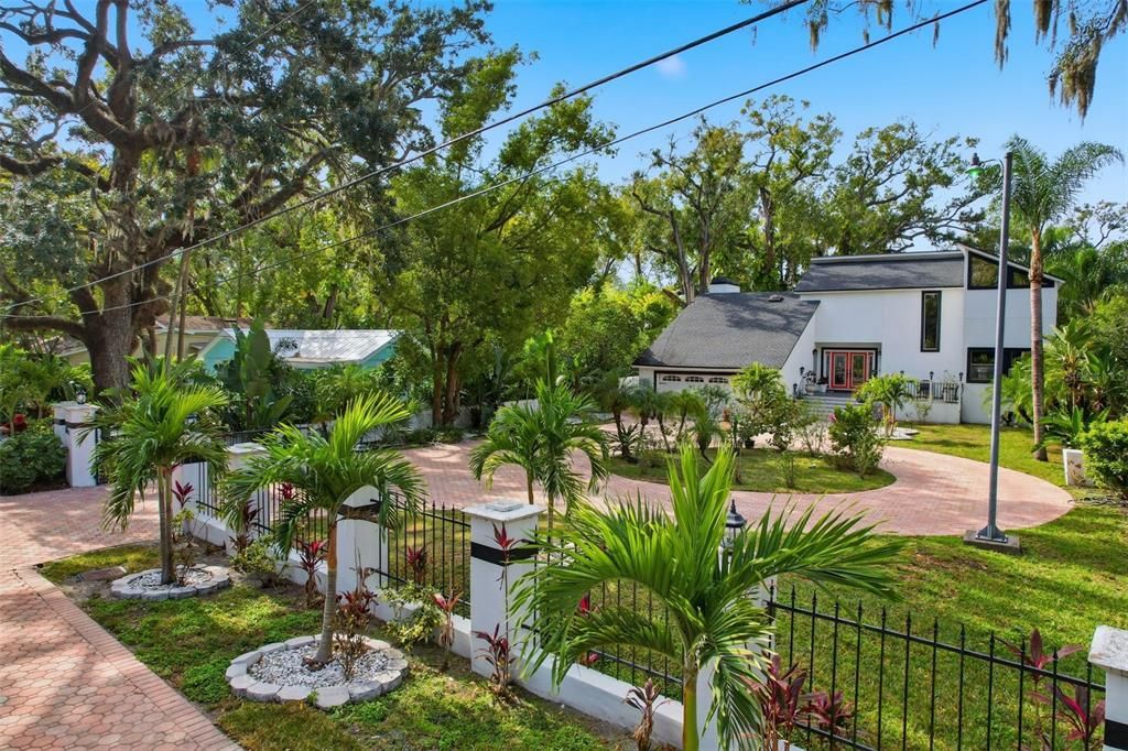 En Venta: $1,799,999 (3 camas, 3 baños, 3998 Pies cuadrados)