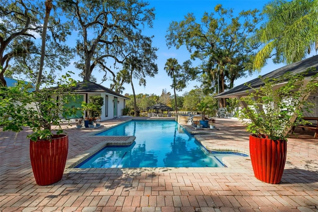 En Venta: $1,799,999 (3 camas, 3 baños, 3998 Pies cuadrados)