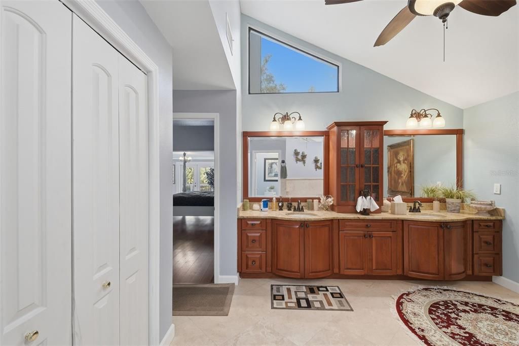 En Venta: $1,799,999 (3 camas, 3 baños, 3998 Pies cuadrados)