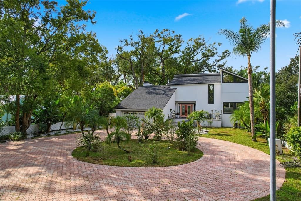 En Venta: $1,799,999 (3 camas, 3 baños, 3998 Pies cuadrados)