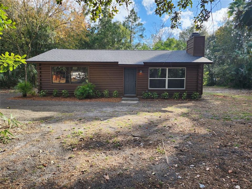 For Sale: $325,000 (2 beds, 1 baths, 988 Square Feet)