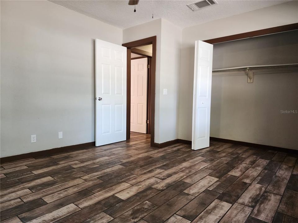 For Sale: $325,000 (2 beds, 1 baths, 988 Square Feet)