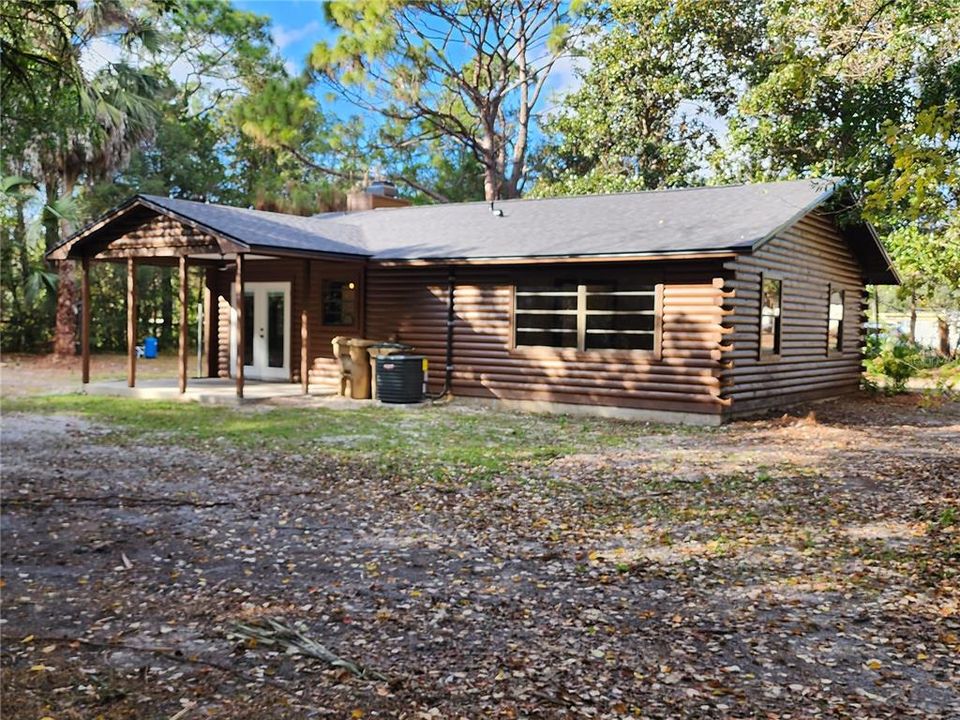 For Sale: $325,000 (2 beds, 1 baths, 988 Square Feet)